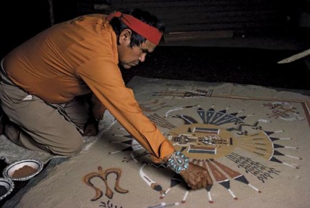 Uno “sand-painter” Navajo